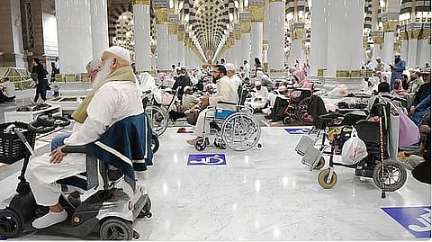 هيئة العناية بالحرمين توفر 4700 كرسي متحرك لخدمة ذوي الإعاقة وكبار السن في المسجد النبوي خلال موسم الحج