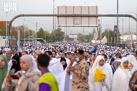 عرفات في يوم الحج الأكبر.. مشهد إيماني مهيب وتنظيم محكم ورعاية شاملة لضيوف الرحمن