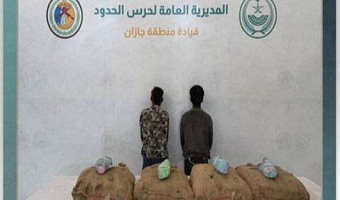القبض على مخالفين إثيوبيين لتهريبهما 80 كيلوجرامًا من القات بجازان